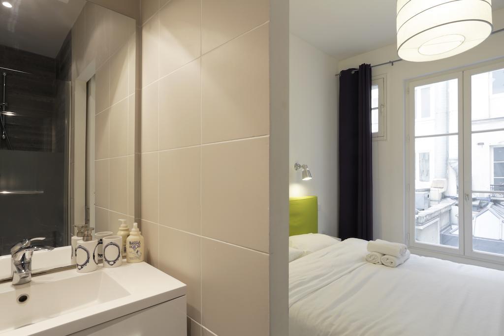 Sleek Apartments Near Saint Germain Paris Room photo